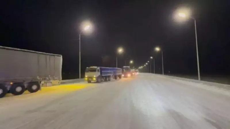 150 грузовиков не могли проехать по трассе в Жетысу из-за гололеда