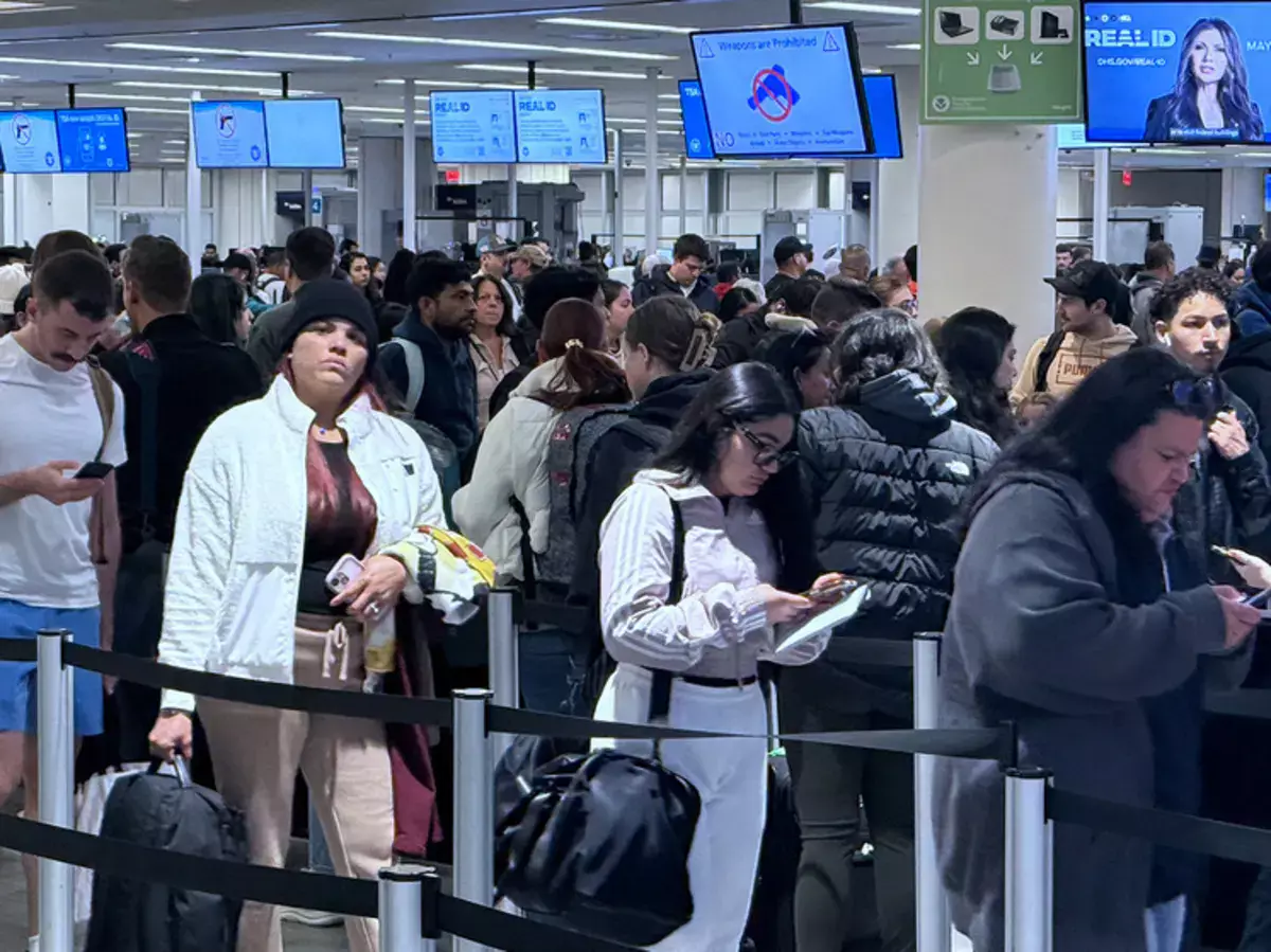 В США будут проверять страницы туристов в соцсетях при въезде в страну — СМИ - новости на Lada.kz 11.12.2025