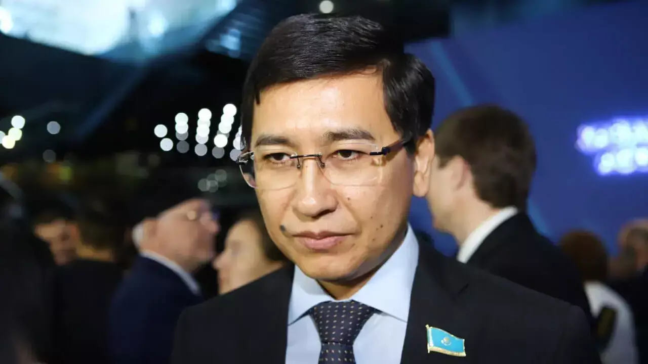 ҰБТ-дан бас тарту: Асхат Аймағамбетов күтпеген мәлімдеме жасады (ВИДЕО)