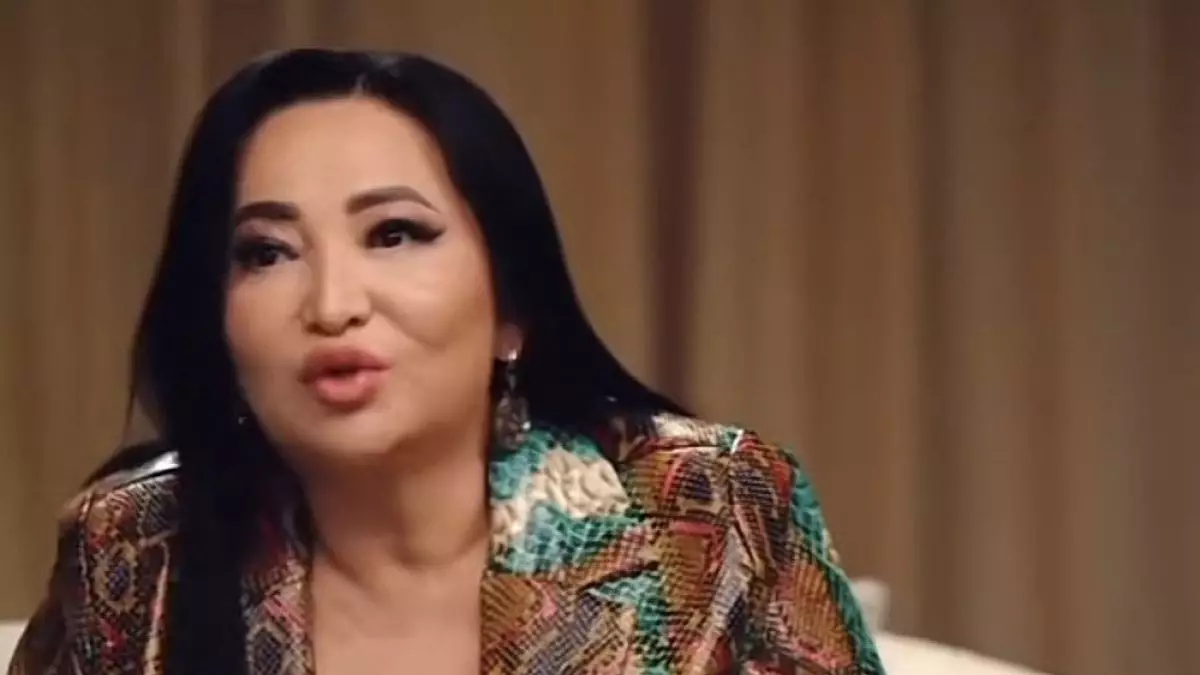 "Нұрекеңнің бәйбішеcіcің бе?": Гүлзира Айдарбекова оқырманымен бет жыртысып ұрысты