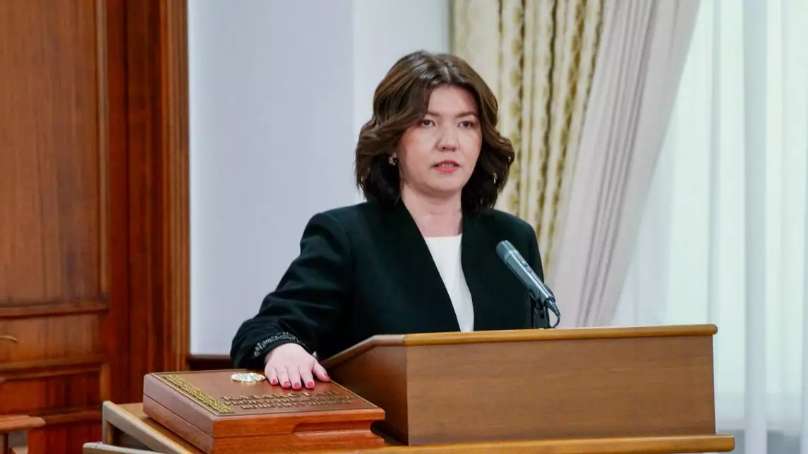 "Министр ұстаздардан кешірім сұрауға тиіс!" дейді Ләззат Асанова