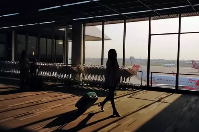 Шалбарына бір килограмм жұлдызқұрт жасырып өтпек болған әйел ұсталды