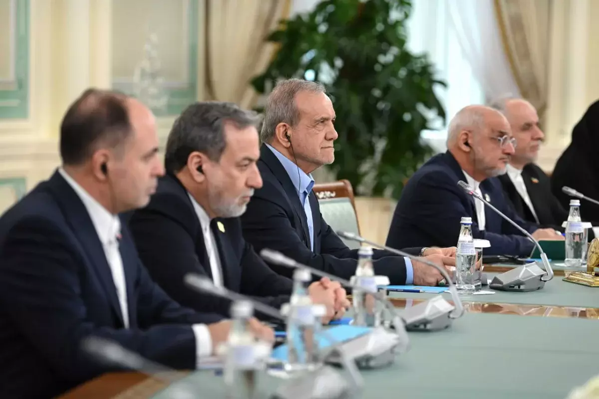 Иран передал Казахстану копии ценных древних рукописей