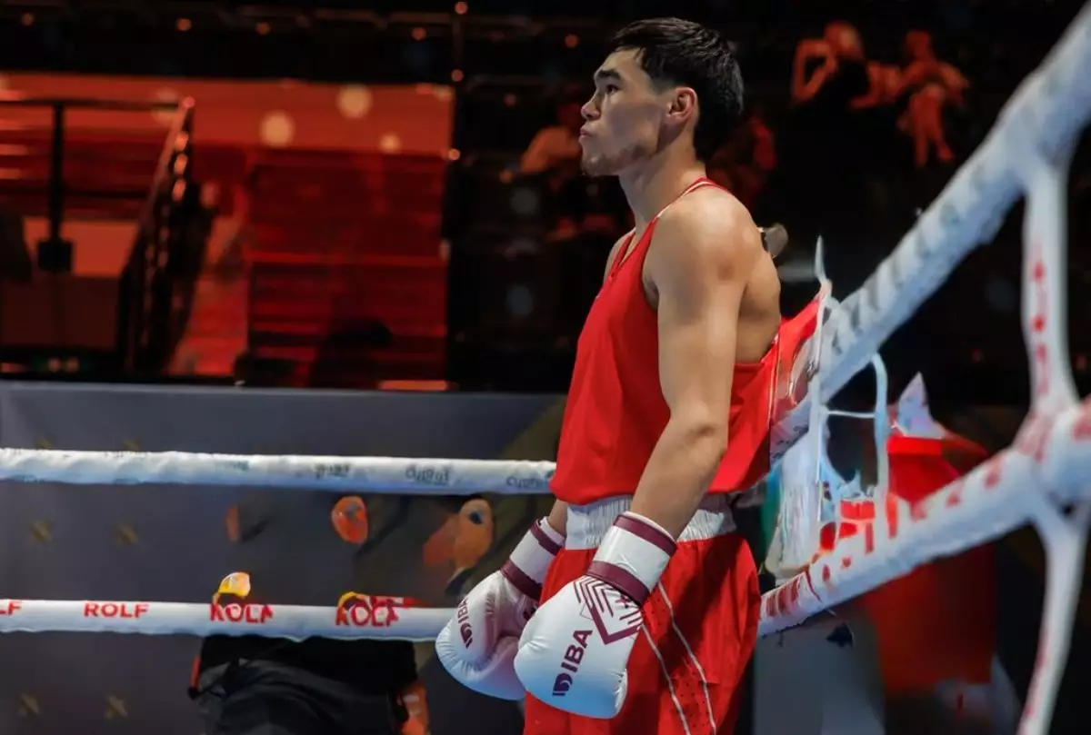 Боксер Сабыржан Аккалыков вышел в финал Чемпионата мира без боя