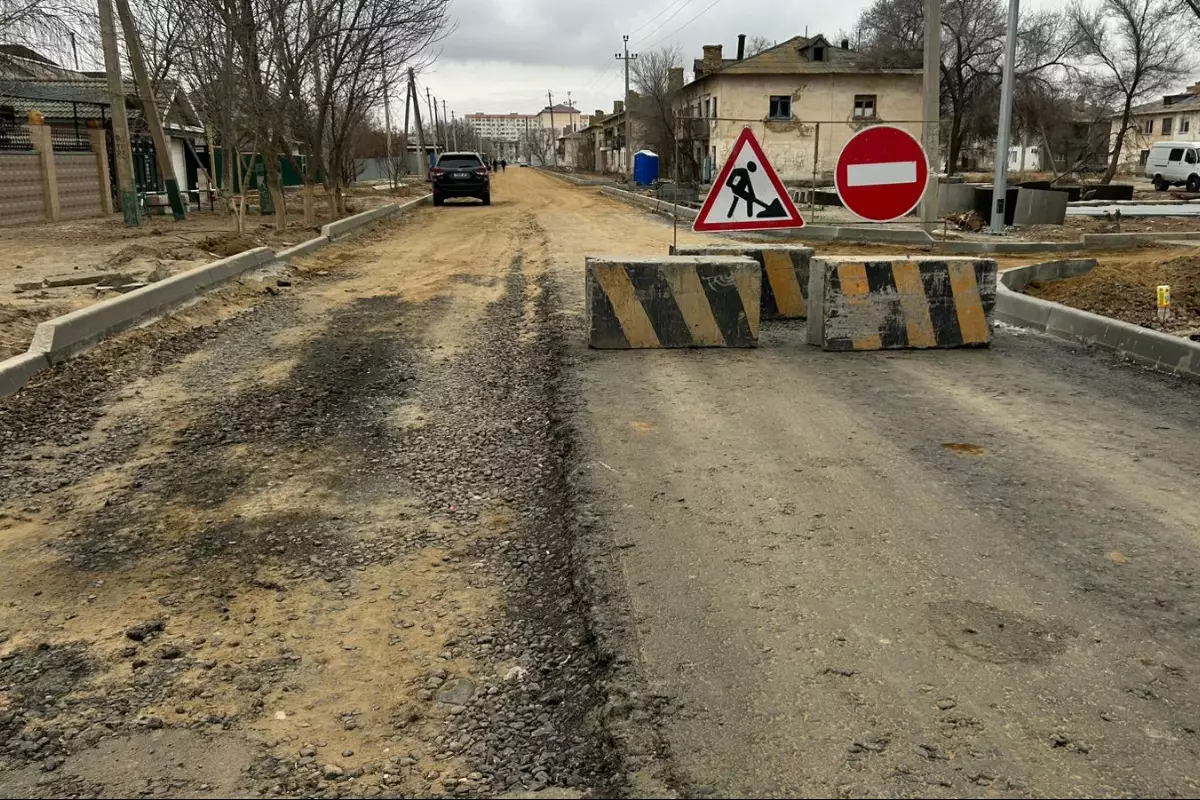 «Асфальт на песок» за 657 миллионов: жители Балыкши зафиксировали нарушения на ул. Кожакаева