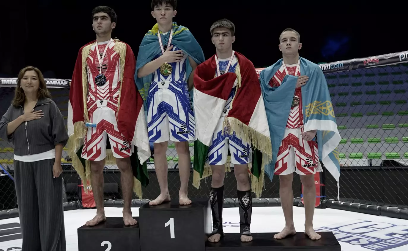 Казахстан занял первое место в общекомандном зачете на ЧА по MMA