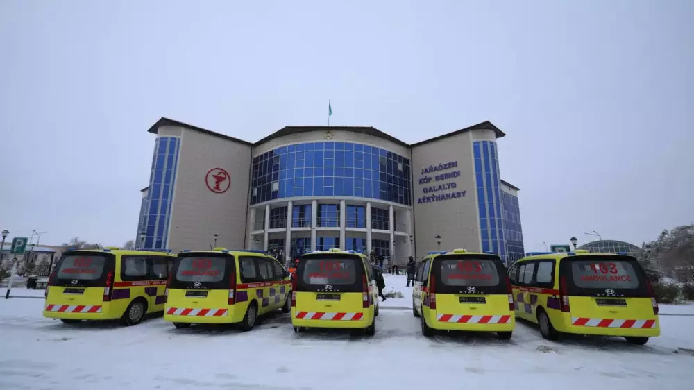 Городу Жанаозен передали пять новых машин скорой помощи