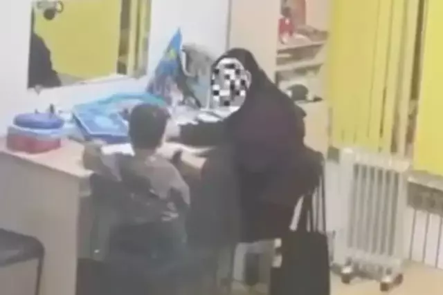 Бір жыл бойы баланы ұрып келген логопедке ешқандай күмән болмаған