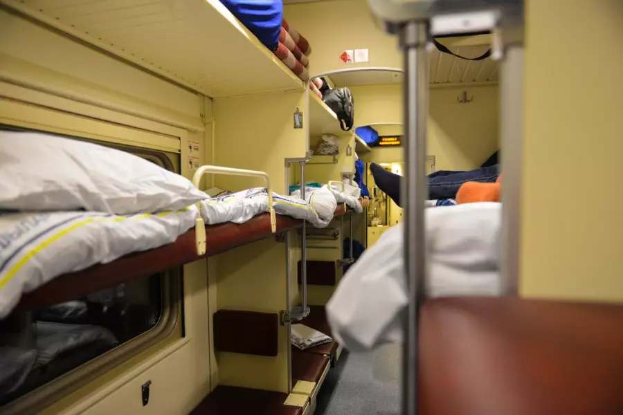 Алматыда 50-ден аса адам пойызда газдан уланып қалған