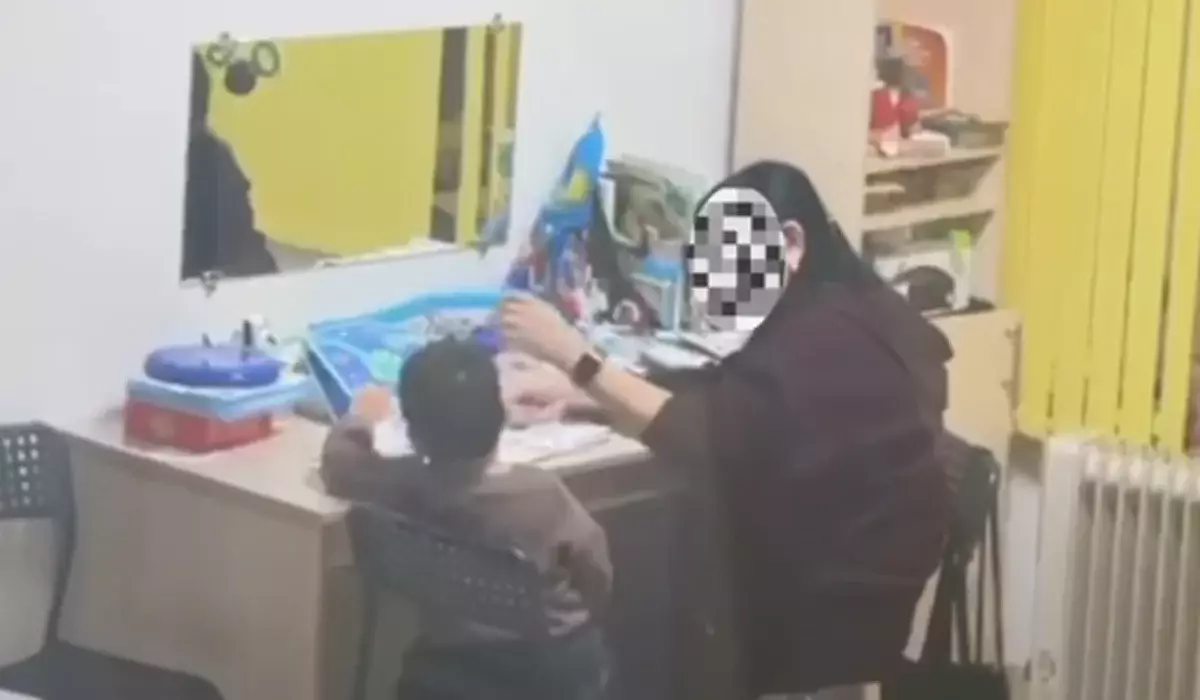 Қарағандыда логопед балаларды басынан ұрып, сабақ өткізген (ВИДЕО)