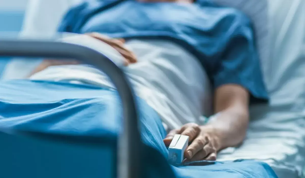 Угарным газом отравились 52 пассажира поезда, прибывшего в Алматы