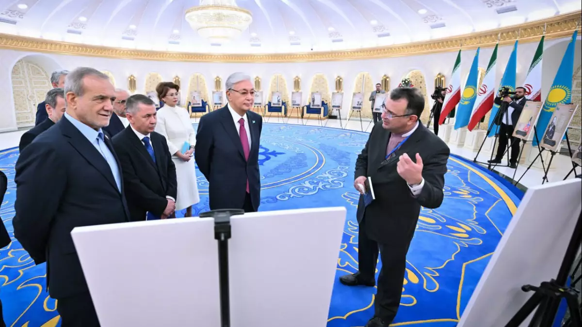 Президенттер Иран архивінен табылған қазақ тарихына қатысты көрмені тамашалады