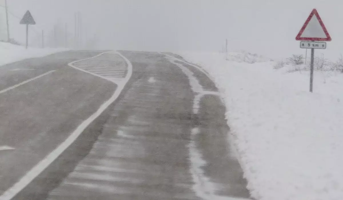 Из-за непогоды закрыли дороги в четырех областях Казахстана