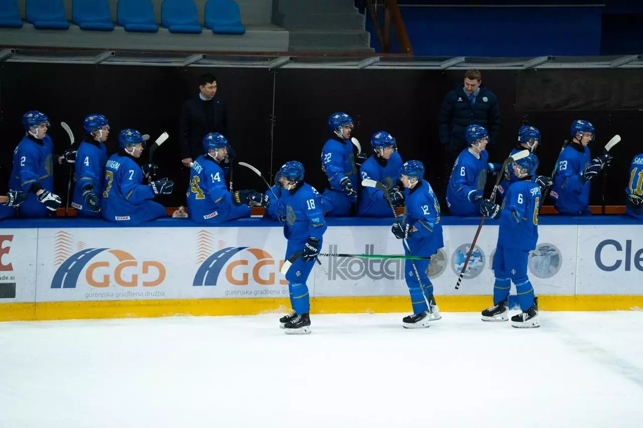 Хоккеисты из Казахстана разгромили Францию на молодежном чемпионате мира