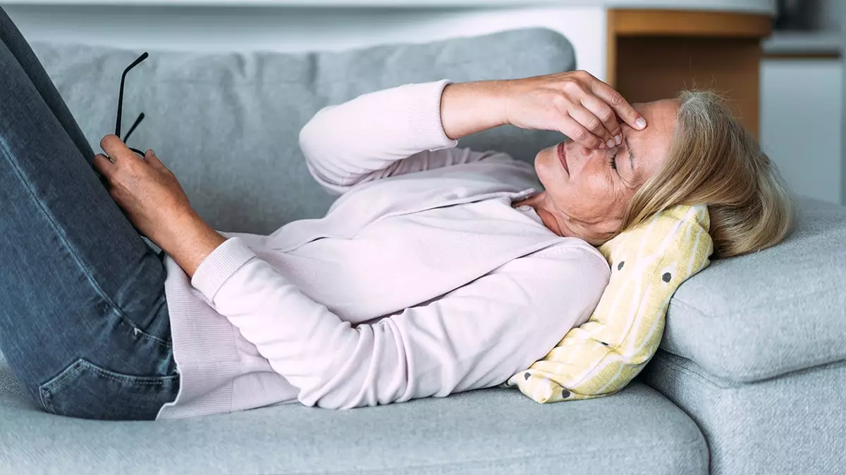 При простуде любимая вредная еда может ухудшить самочувствие, предупреждают врачи.