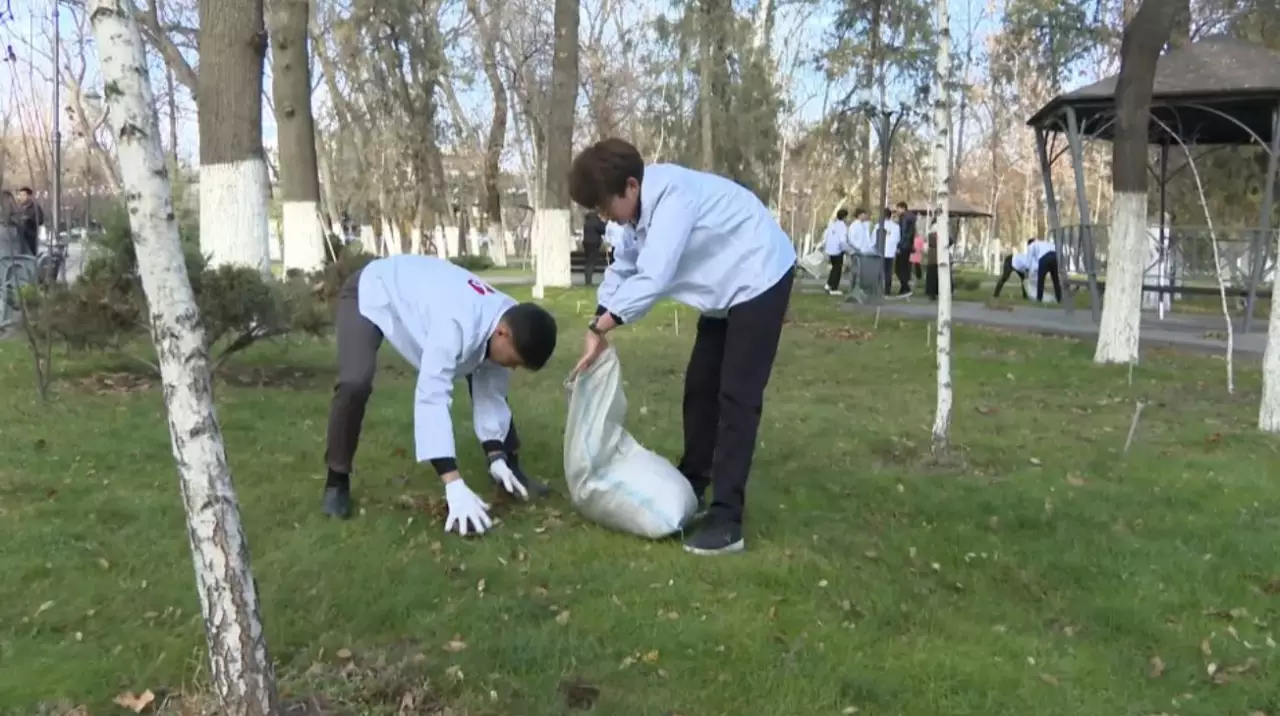 Шымкент жастары қаланың таза болуына барынша үлес қосып жатыр