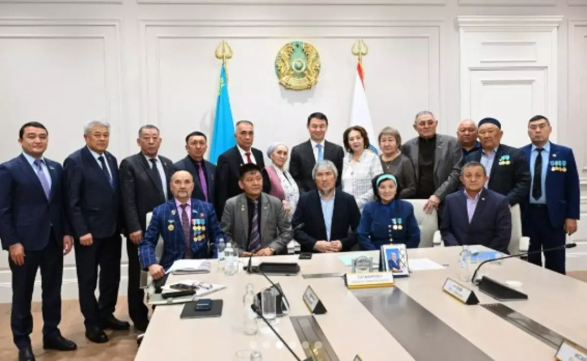 Алматы әкімі желтоқсаншылармен кездесті