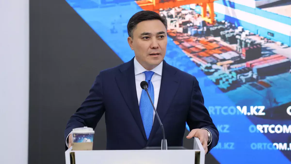 «Испанский стыд в СЦК»: псевдожурналист мешал работе прессы и пытался отвечать за акима Шымкента