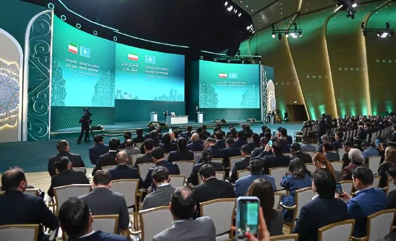 Трафик по железной дороге Казахстан-Туркменистан-Иран может удвоиться, заявил Токаев.