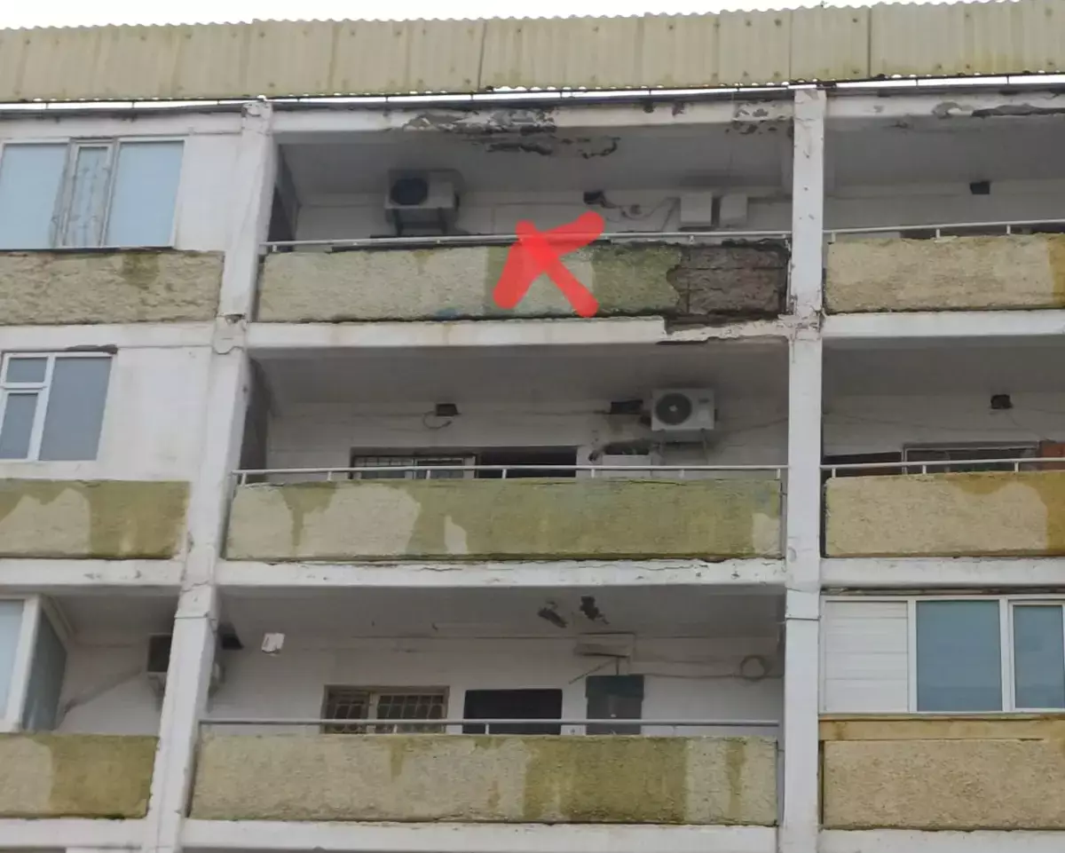 В Актау жители многоэтажки пожаловались на опасность обрушения стен - новости на Lada.kz 11.12.2025