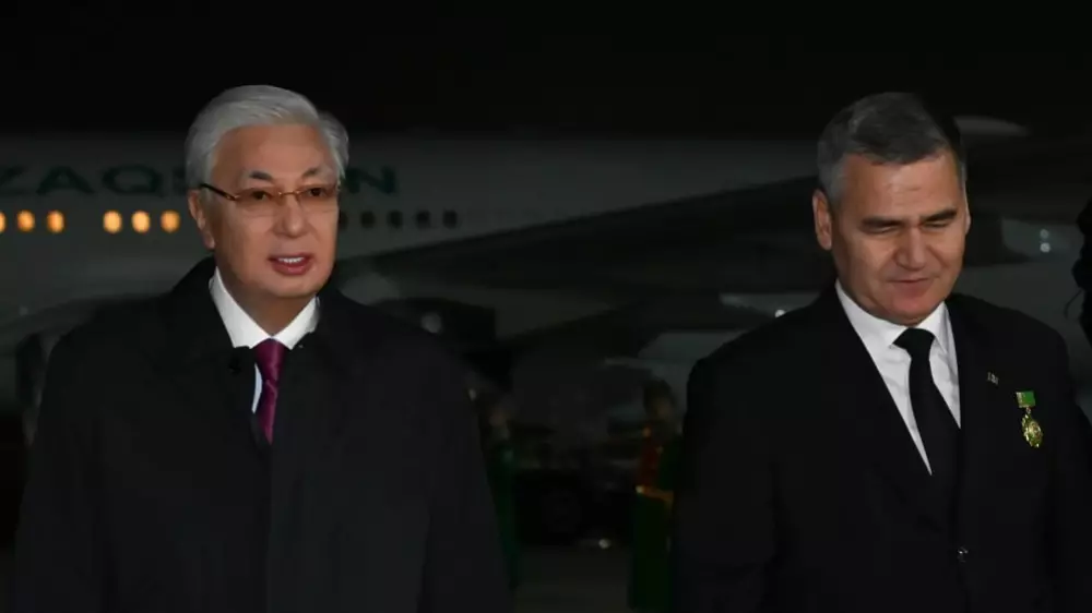 Токаев прибыл в Ашхабад