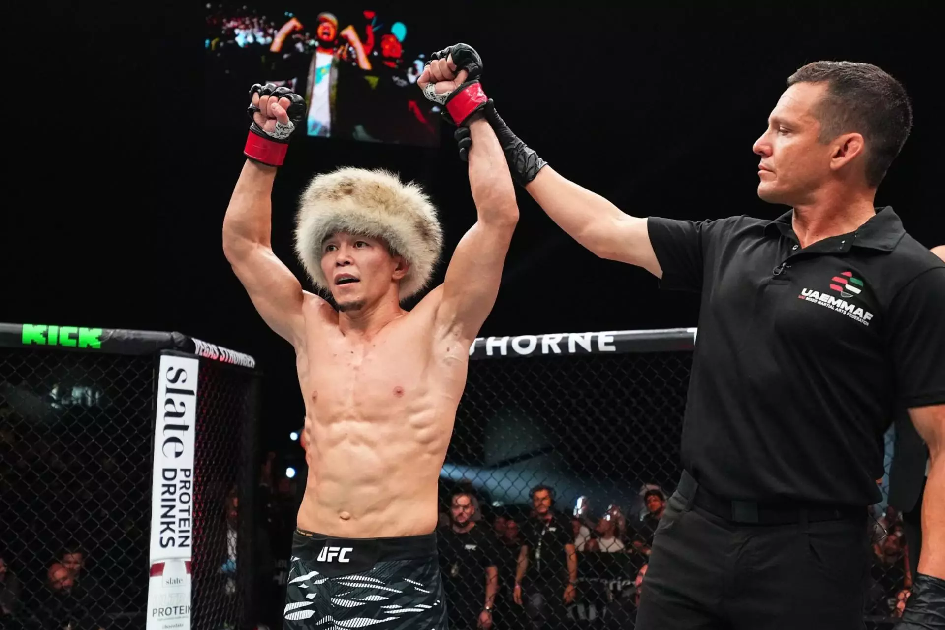 Алмабаев получил громкий бой против бывшего двукратного чемпиона UFC