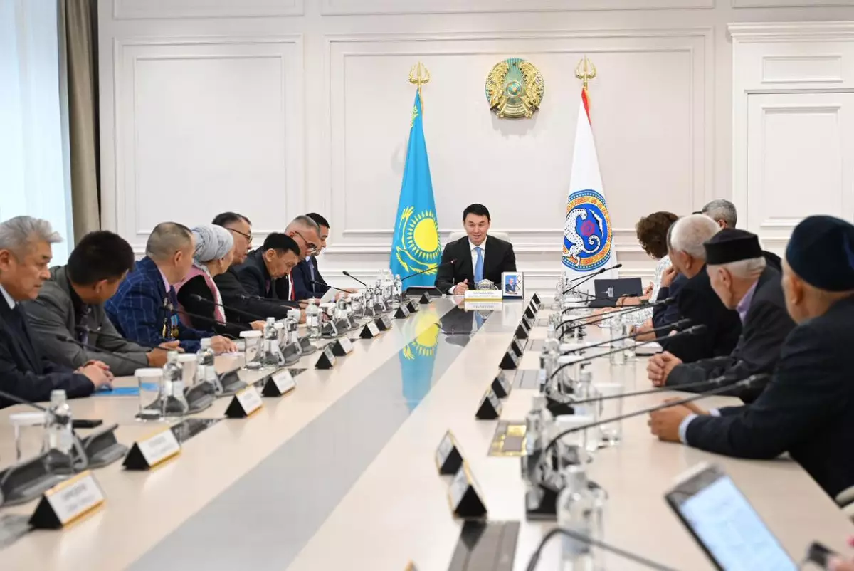 Аким Алматы встретился с участниками декабрьских событий 1986 года