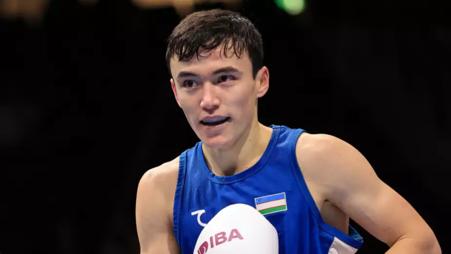 Узбекский боксер сенсационно проиграл в полуфинале ЧМ-2025. Финал с Казахстаном отменяется 