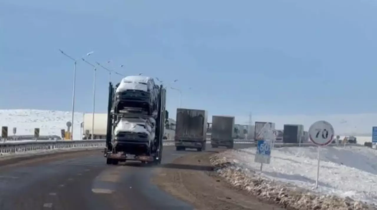 Дороги закрыли из-за метели в Жамбылской области