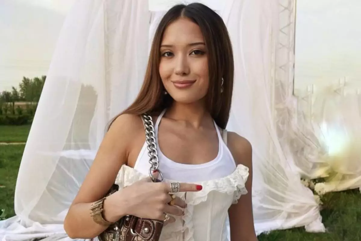 "Амалсыздан үйрендім": Желіде қазақ тілі туралы айтқан әнші Dequine жұртқа жақпай қалды