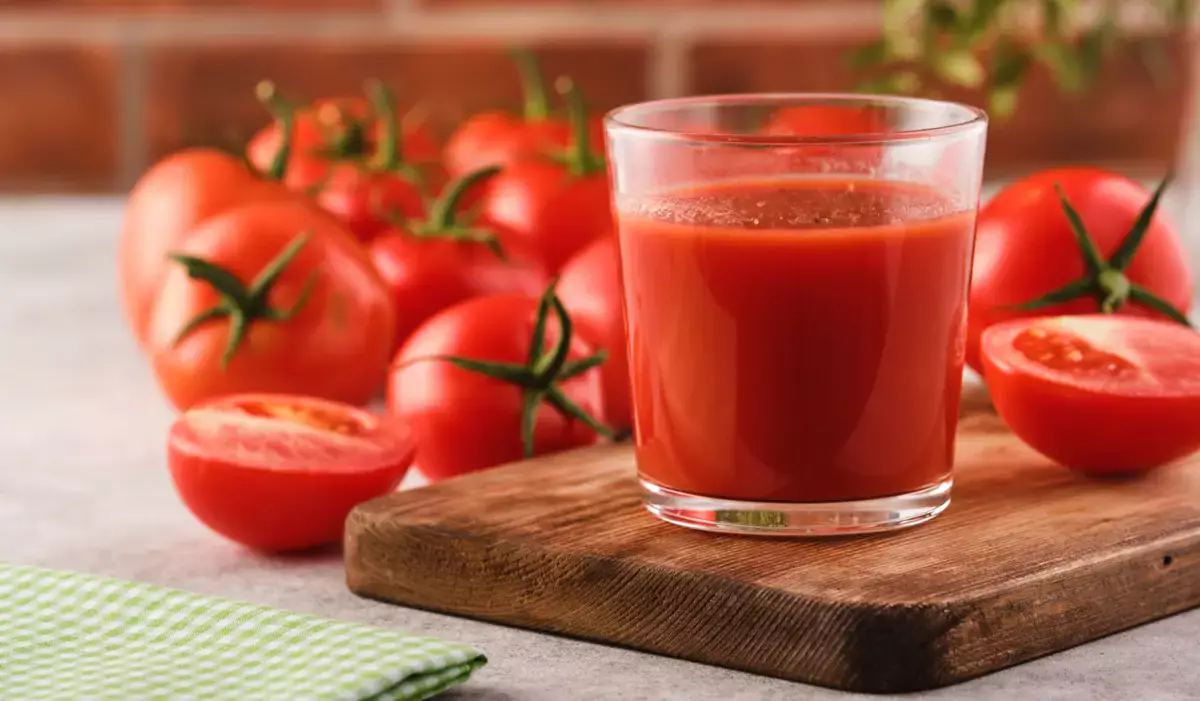 Стакан томатного сока после еды: простая привычка, которая спасает сосуды - новости на Lada.kz 11.12.2025