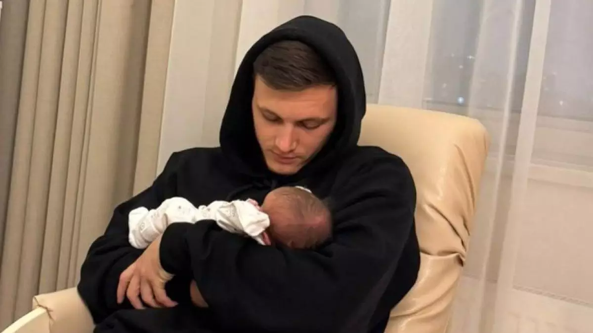 Қазақ еліне +1 ару: Максим Самородов стал отцом
