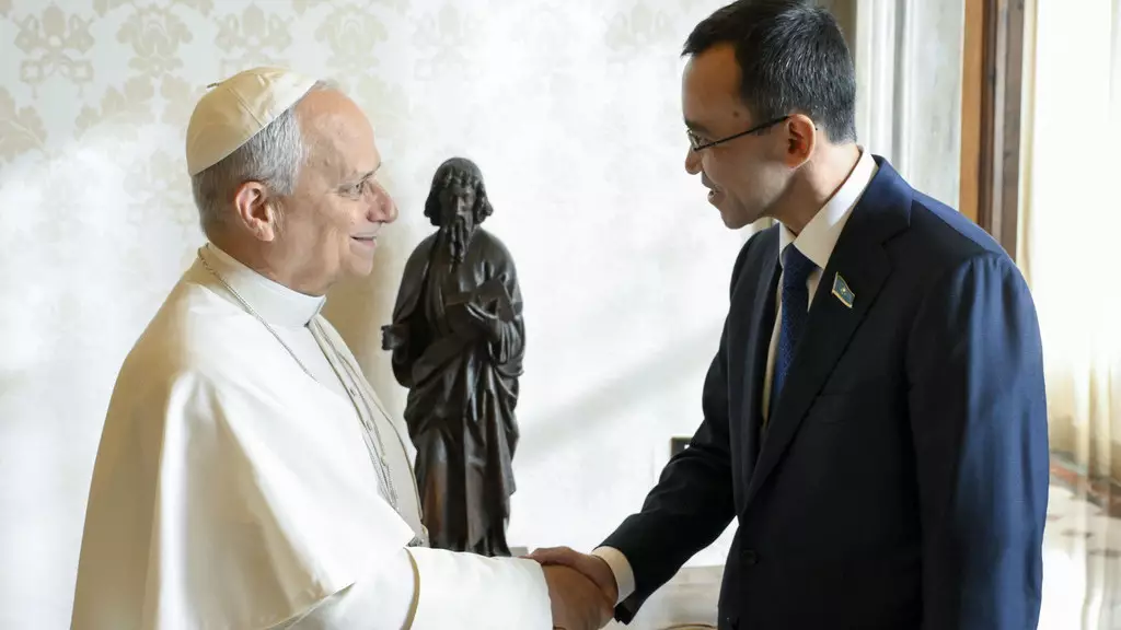 Сенат Төрағасы Мемлекет басшысының Рим Папасына жолдаған арнайы хатын берді