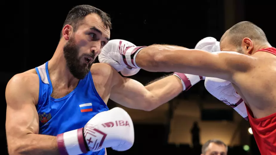 Проиграли только казахстанцу: Результаты России в полуфинале ЧМ-2025 по боксу и видео боев 