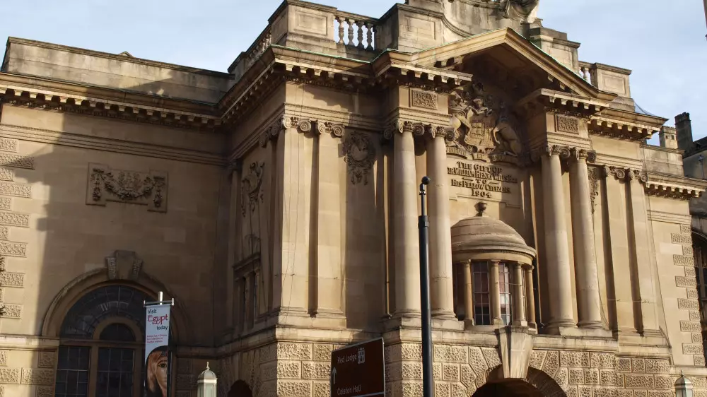 Сотни ценных экспонатов украли из хранилища музея в Бристоле