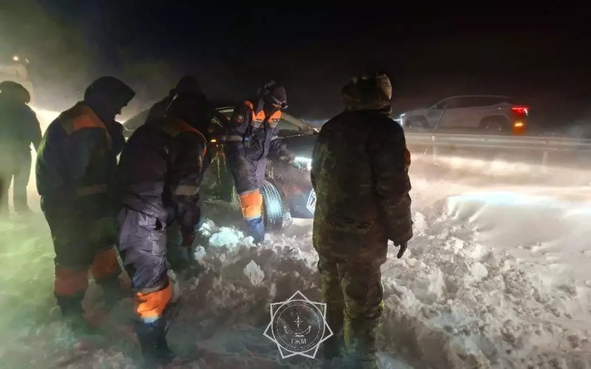 Алматылық құтқарушылар бір түнде 100-ге жуық адамды құтқарды