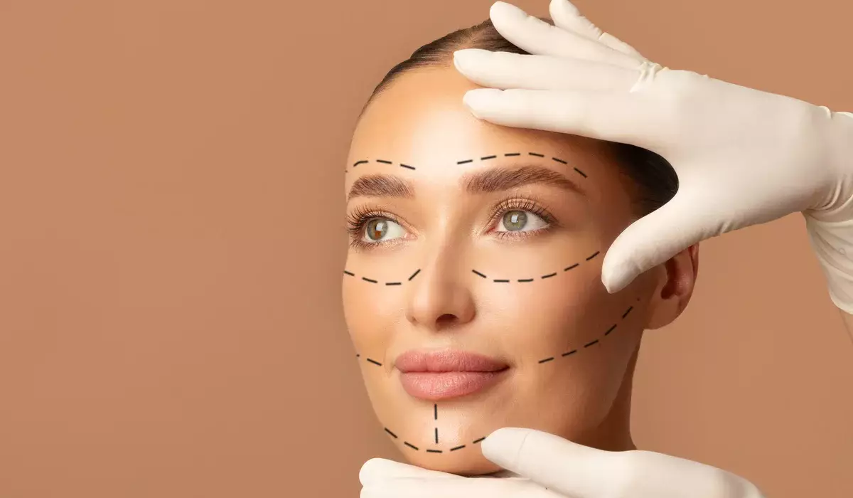 В Казахстане приостановили использование пенсионных накоплений для пластических операций