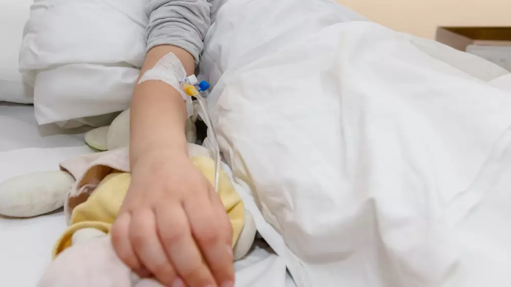 Пойызда 52 адам газдан уланып қалған: балалардың жағдайы туралы не белгілі?