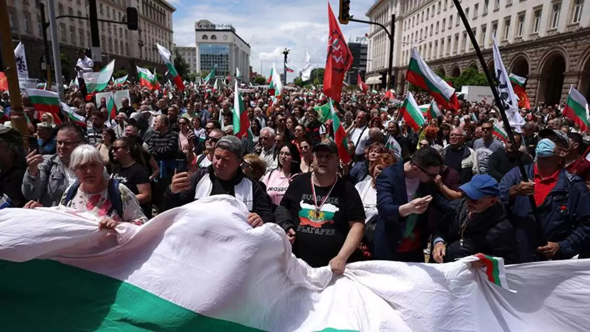 Болгария үкіметі халық наразылығынан соң отставкаға кететінін мәлімдеді