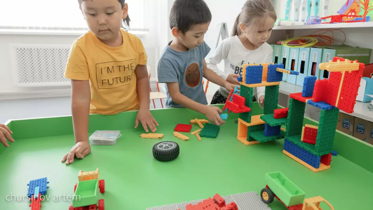 Казахстанцы с маленькими детьми могут получить 235 тысяч тенге до Нового года