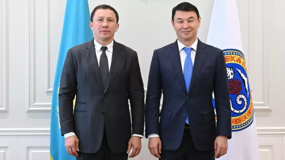 Головкин и аким Алматы обсудили развитие спорта в городе