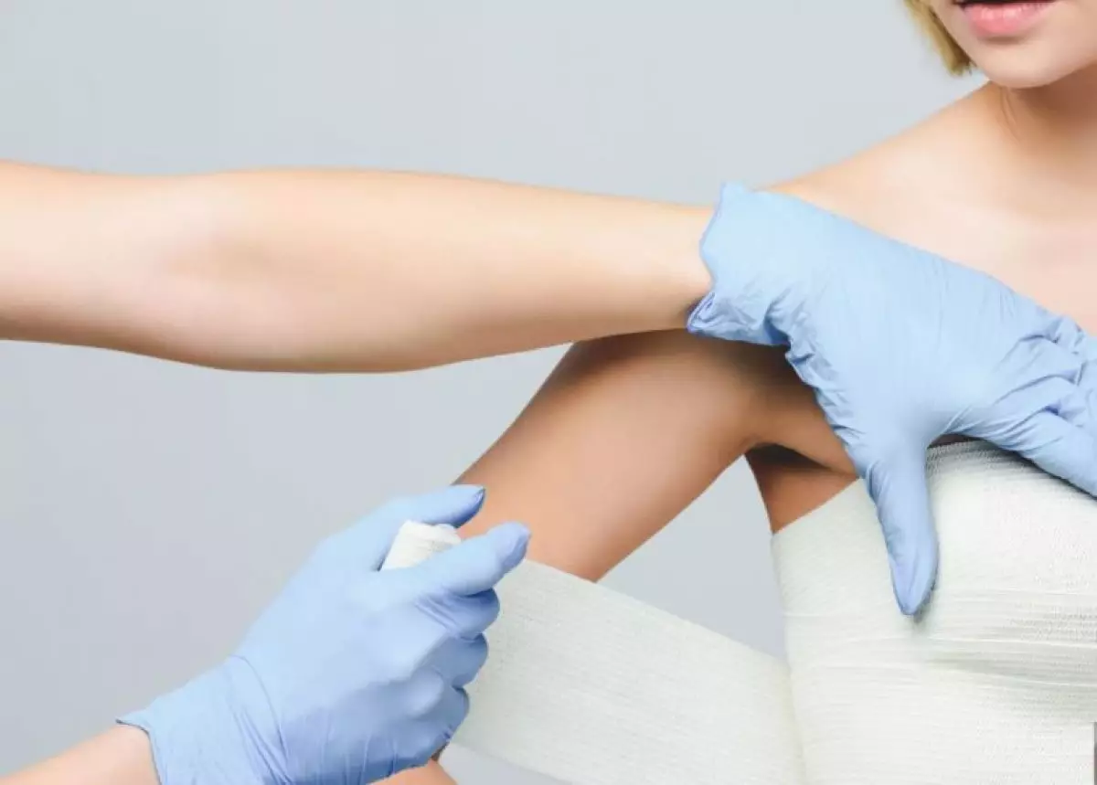 Казахстанцам запретили тратить пенсионные на пластические операции