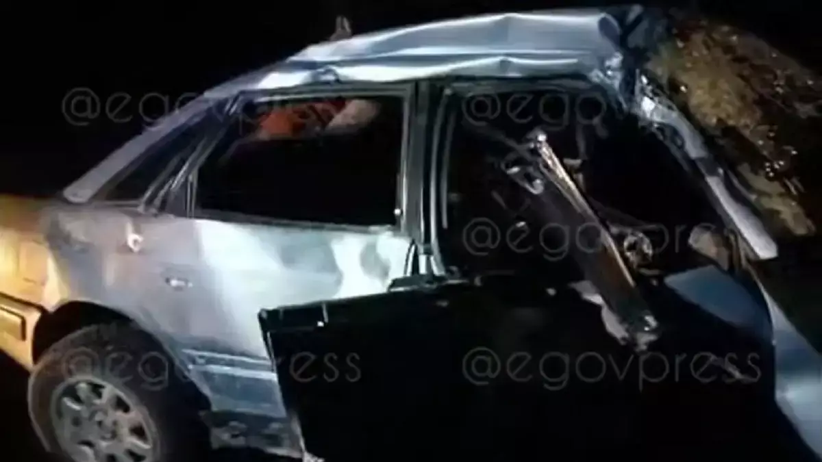 Қарағанды облысында жеңіл көлік пойызбен соғысып, бірнеше адам зардап шекті (ВИДЕО) 