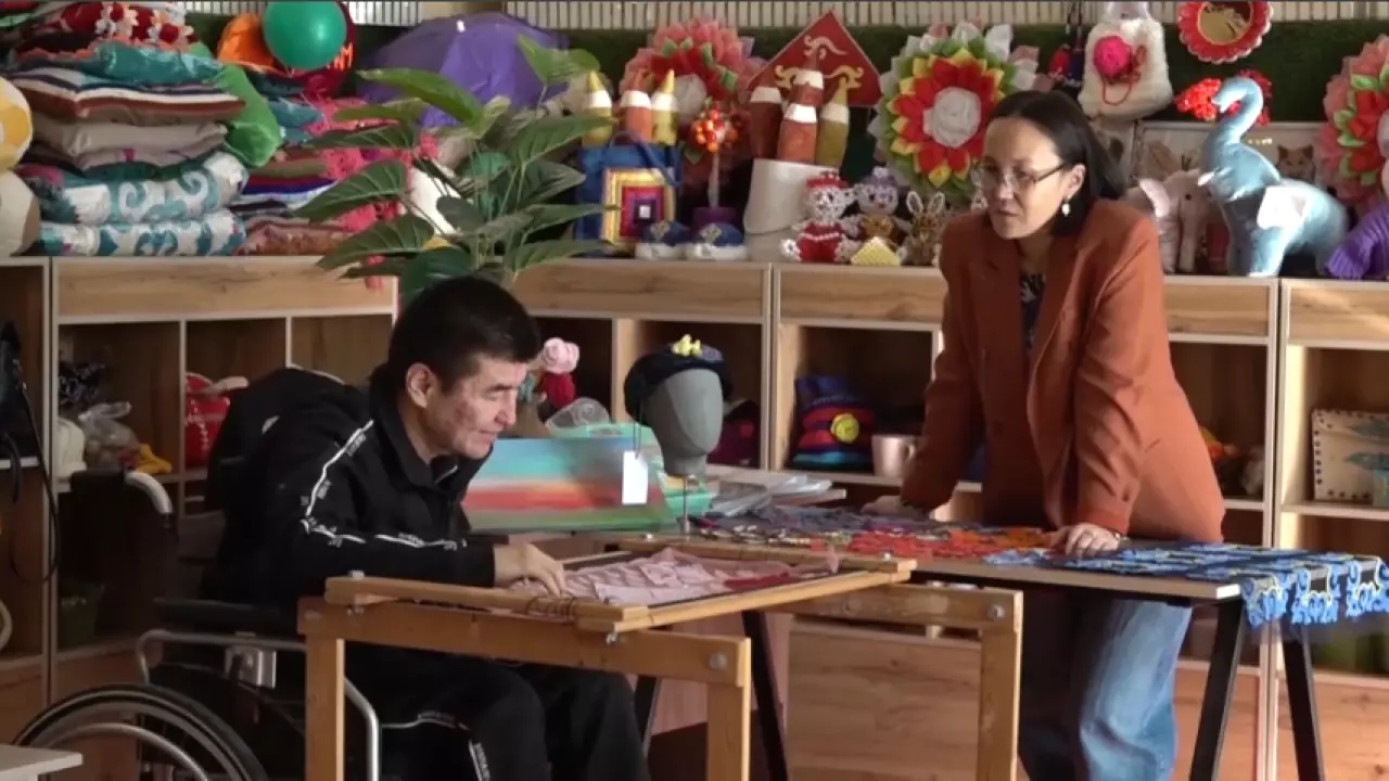 Инклюзивная мастерская выпускает эксклюзивные наряды