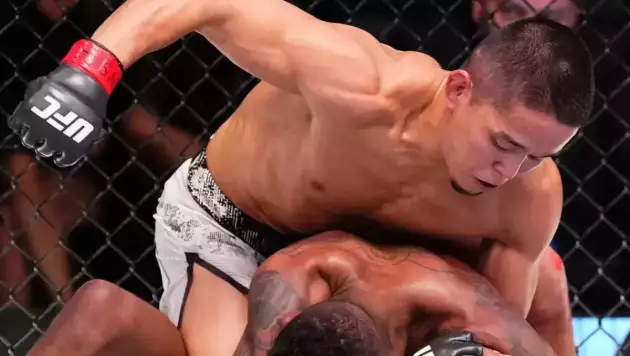 Қазақстандық файтер UFC-дің екі дүркін чемпионымен айқасқа шығады