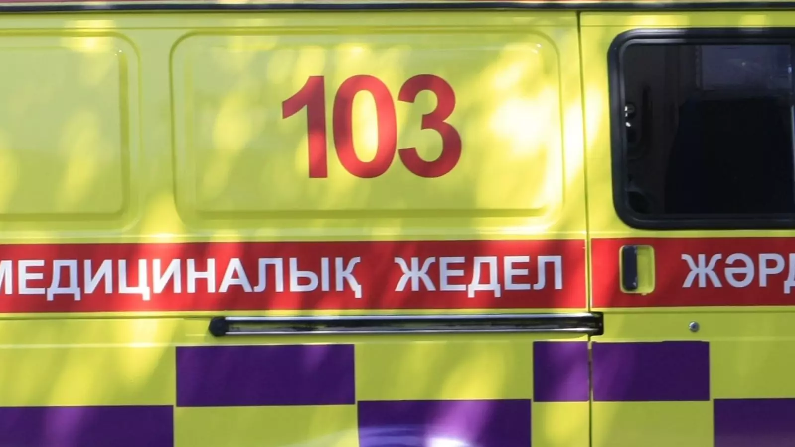 Водитель скорой помощи пострадал в ДТП на трассе Атырауской области