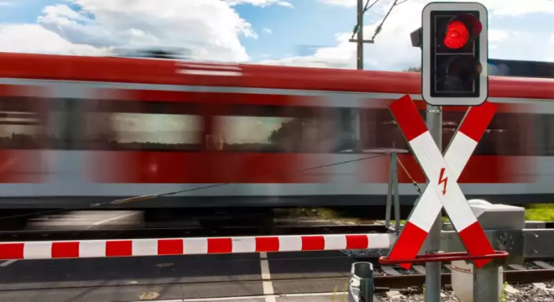 Поезд столкнулся с легковушкой близ Караганды: есть пострадавшие