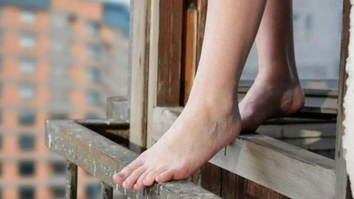 Шұғыл: 24 жастағы бойжеткен 12-қабаттан құлап, қаза болды