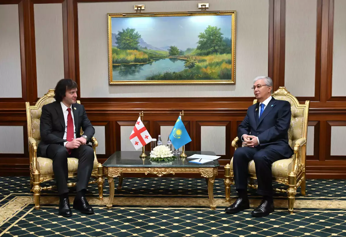Глава государства провел встречу с Премьер-министром Грузии