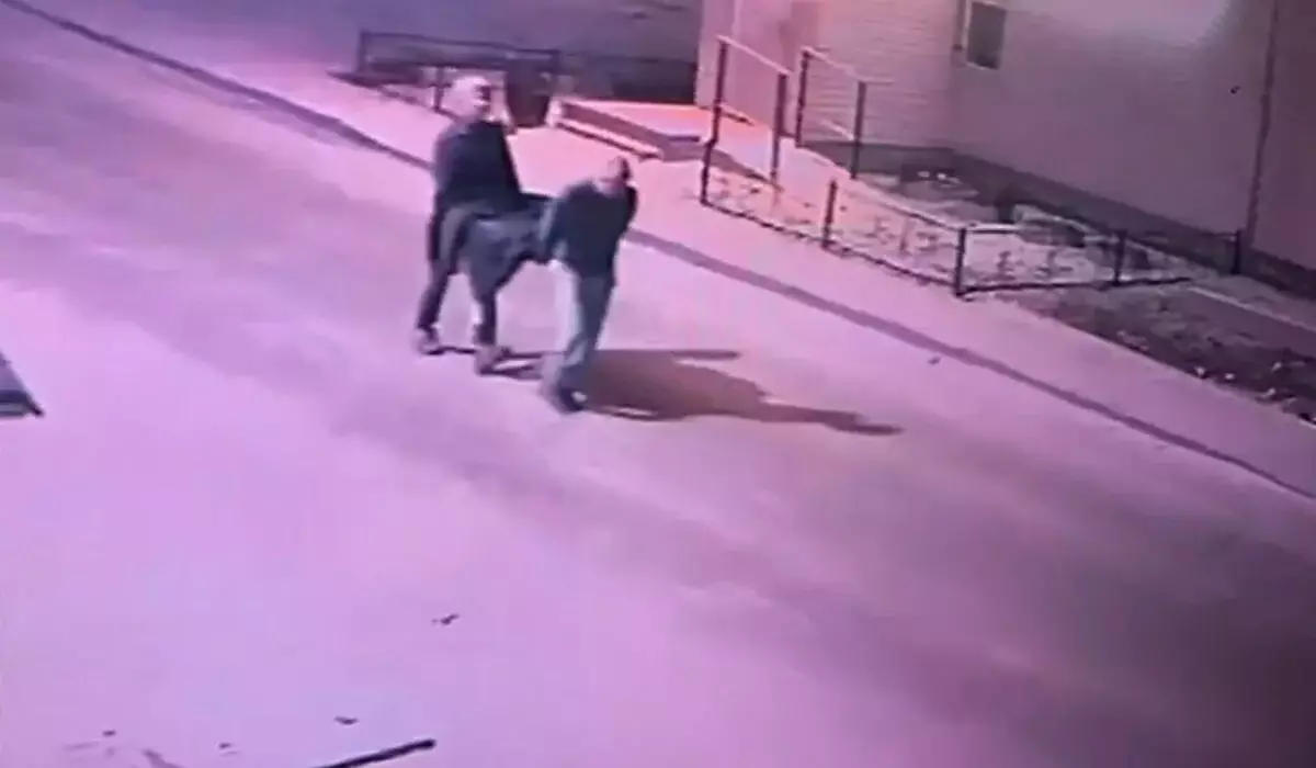 Мужчины «шли к успеху»: кража на 2 млн тенге попала на видео в Хромтау